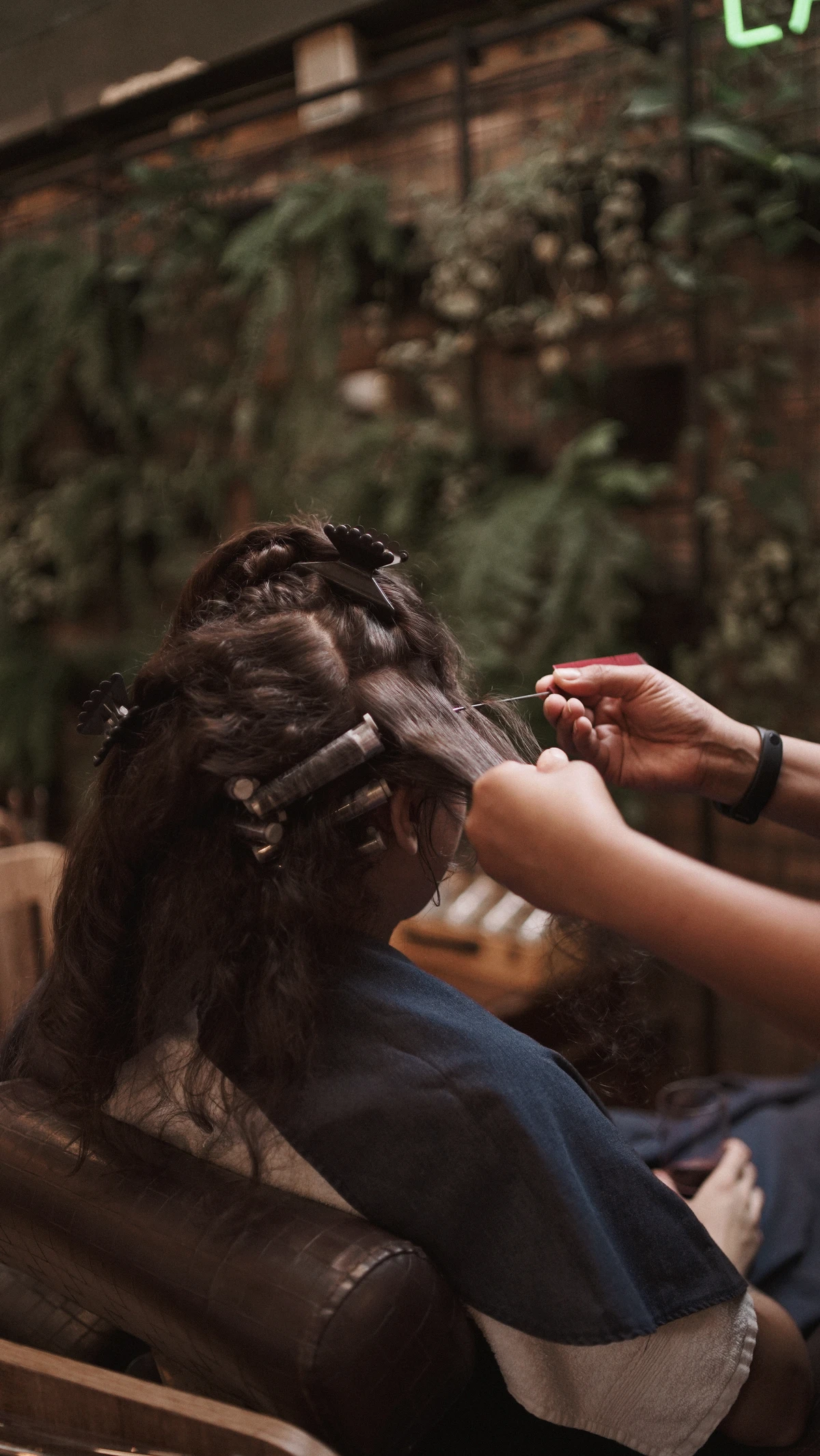 Bioma Casa Fio é um hair spa que une práticas de baixo impacto ambiental, experiência de bem-estar e condução especializada em saúde capilar. por Divulgação