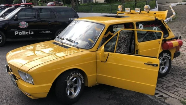 Brasília Amarela, carro do clipe 'Pelados em Santos', dos Mamonas Assassinas por Reprodução