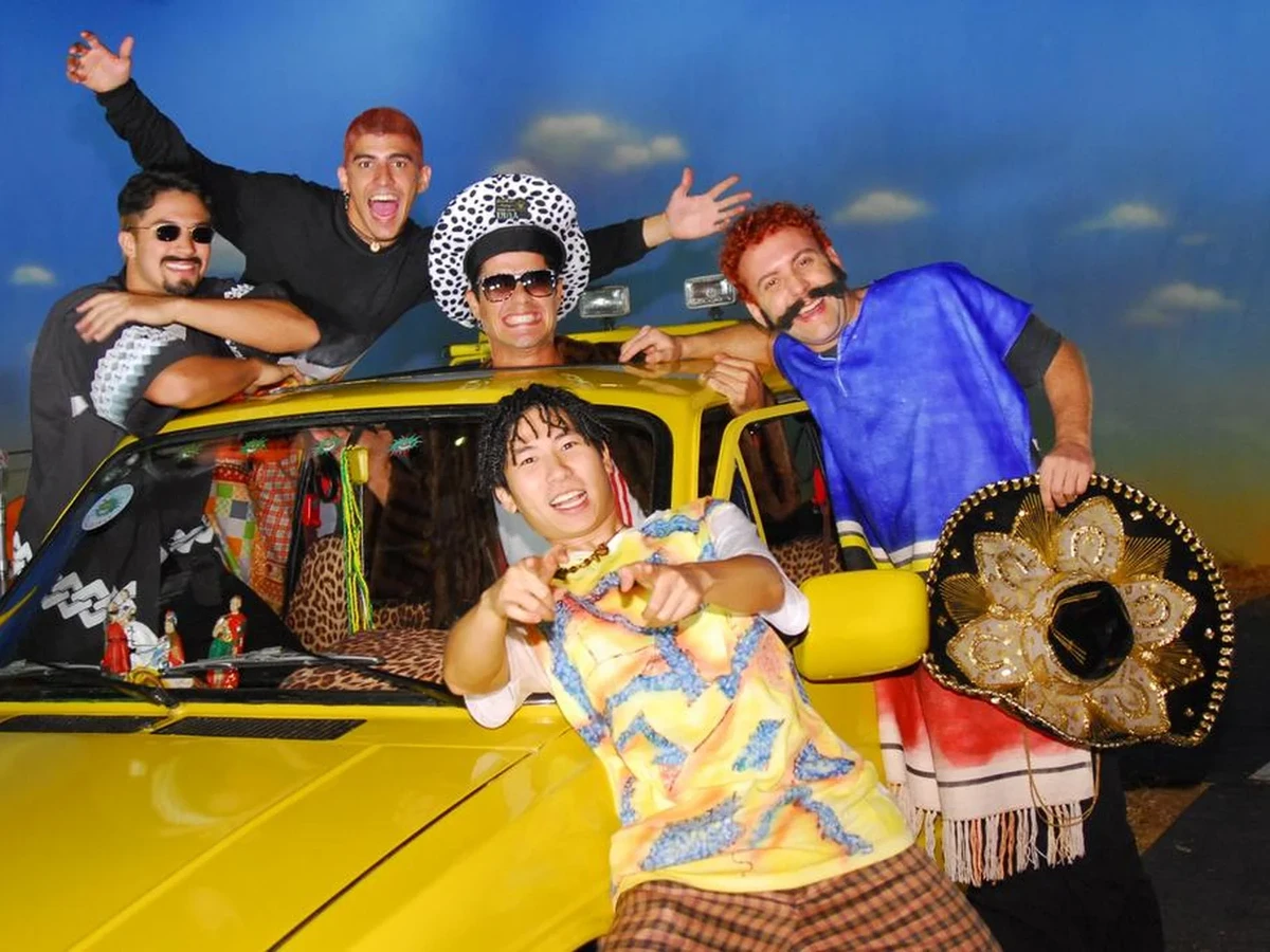 Brasília Amarela, carro do clipe 'Pelados em Santos', no filme dos Mamonas Assassinas por Reprodução