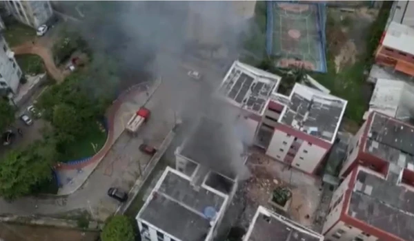 Incêndio atingiu prédio após explosão de gás no Stiep por Reprodução/TV Bahia