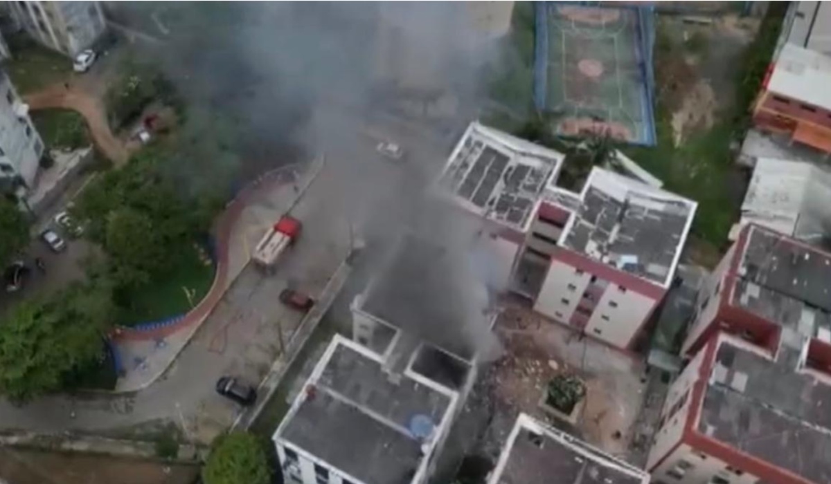 Incêndio atingiu prédio após explosão de gás no Stiep por Reprodução/TV Bahia