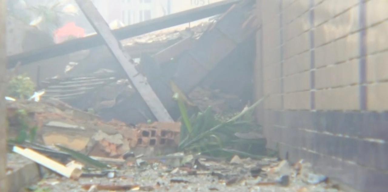 Incêndio atingiu prédio após explosão de gás no Stiep por Reprodução/TV Bahia