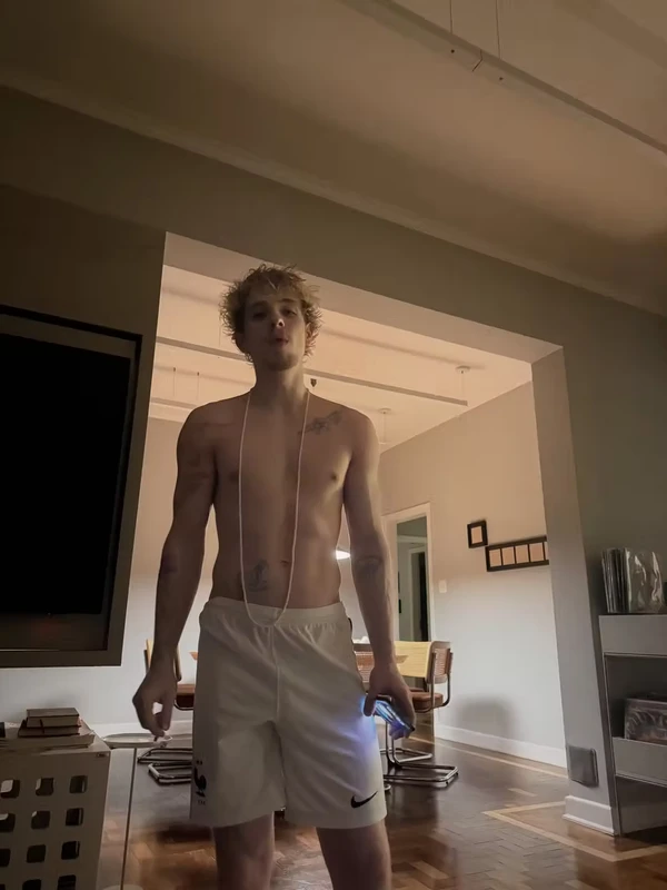 Juliano Floss vive com Marina Sena em apê em SP por Reprodução/Redes Sociais 