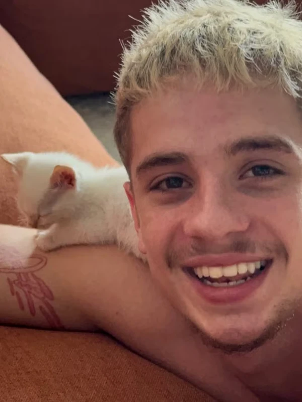 Juliano Floss vive com Marina Sena em apê em SP por Reprodução/Redes Sociais 