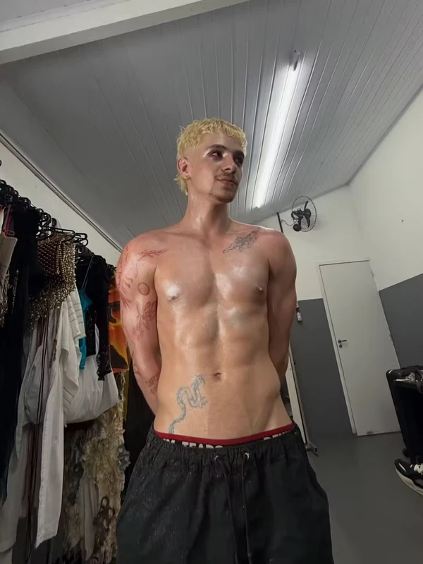 Juliano Floss vive com Marina Sena em apê em SP por Reprodução/Redes Sociais 