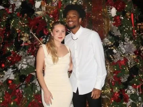 Laila Thompson-Wainer foi traída por Tez Johnson na mesma noite em que foi pedida em casamento por Reprodução