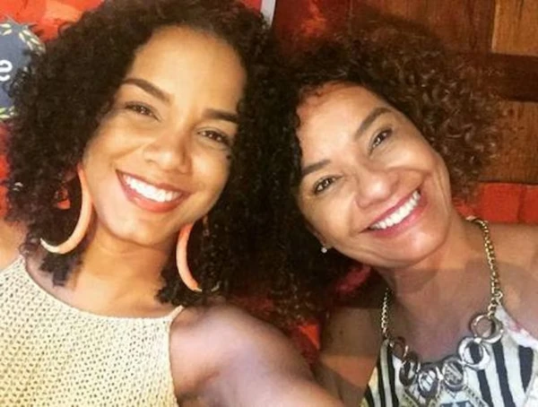 Morena Mariah ao lado da mãe, Solange Couto por Reprodução