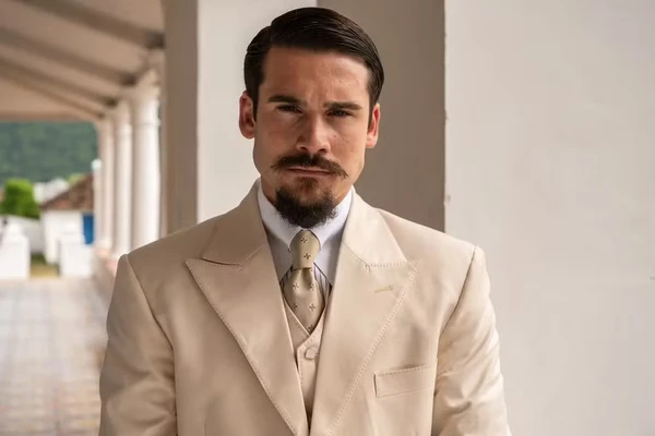 Nicolas Prattes é Mirinho, em A Nobreza do Amor por TV Globo/Estevam Avellar