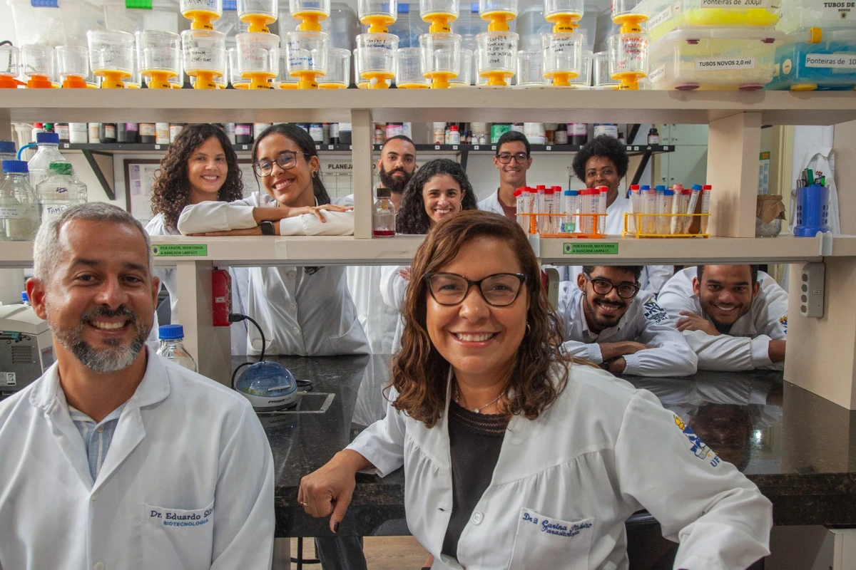 Pesquisadores do Laboratório de Alergia e Acarologia da Ufba, coordenado pela profa. Carina Pinheiro, têm patentes de biologia molecular para reduzir alergias respiratórias por Sora Maia/CORREIO