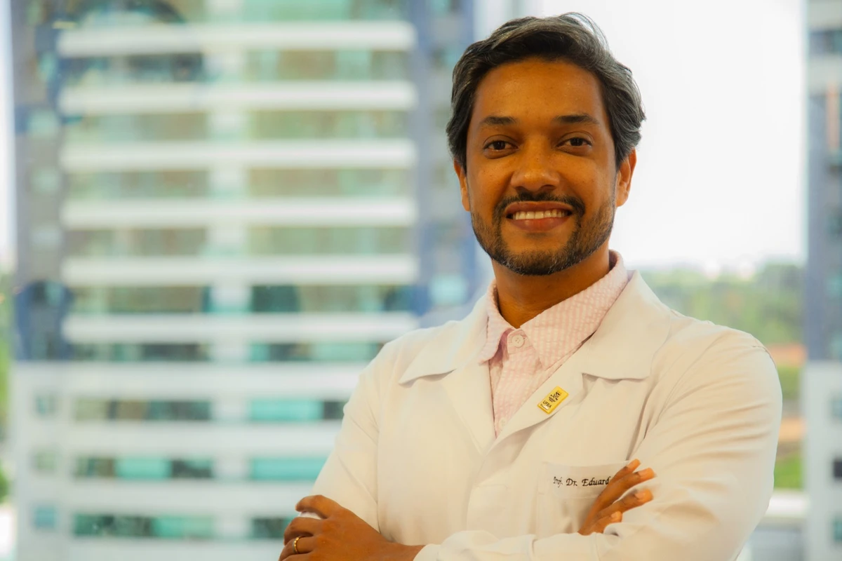 Professor Eduardo Muniz, da Ufba, desenvolveu patentes para produzir proteínas, a partir de plantas, para culturas que atenuam ou reduzem o processo inflamatório ou oxidativo nas células gliais por Sora Maia/CORREIO