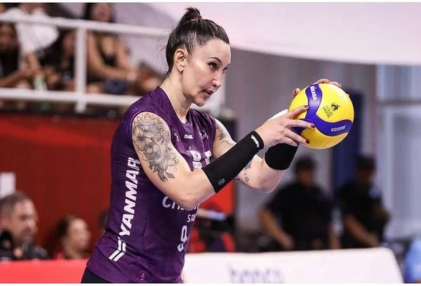 Tifanny joga pelo Osasco