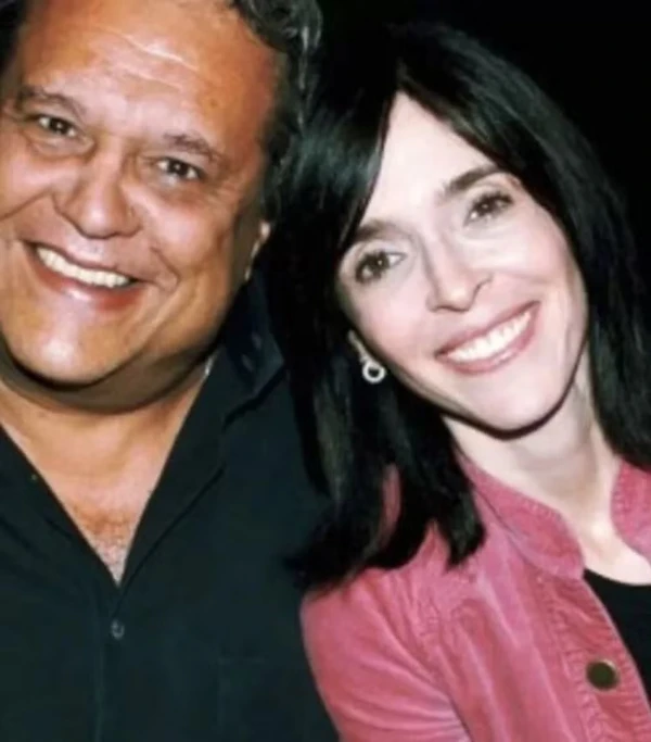 Dennis Carvalho ao lado de Debora Evelyn por Reprodução