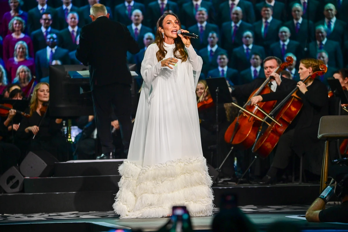 Ivete Sangalo faz primeiro show após acidente doméstico por Léo Franco/AgNews