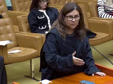 Imagem - 'Mal tem lanche': juíza que reclamou no STF se aposentou aos 59 anos e ganhou R$ 710 mil em 2025