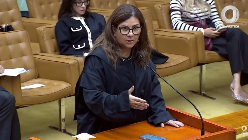 Imagem - 'Mal tem lanche': juíza que reclamou no STF se aposentou aos 59 anos e ganhou R$ 710 mil em 2025