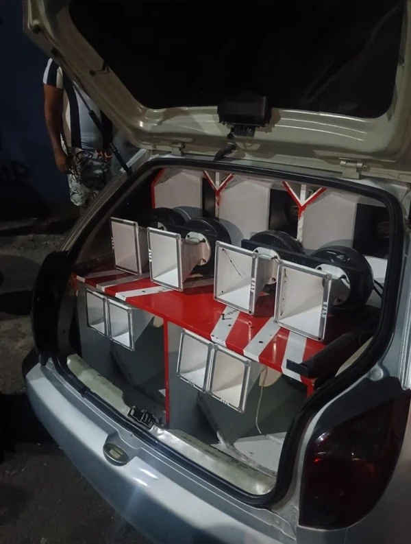 Carro com som foi apreendido