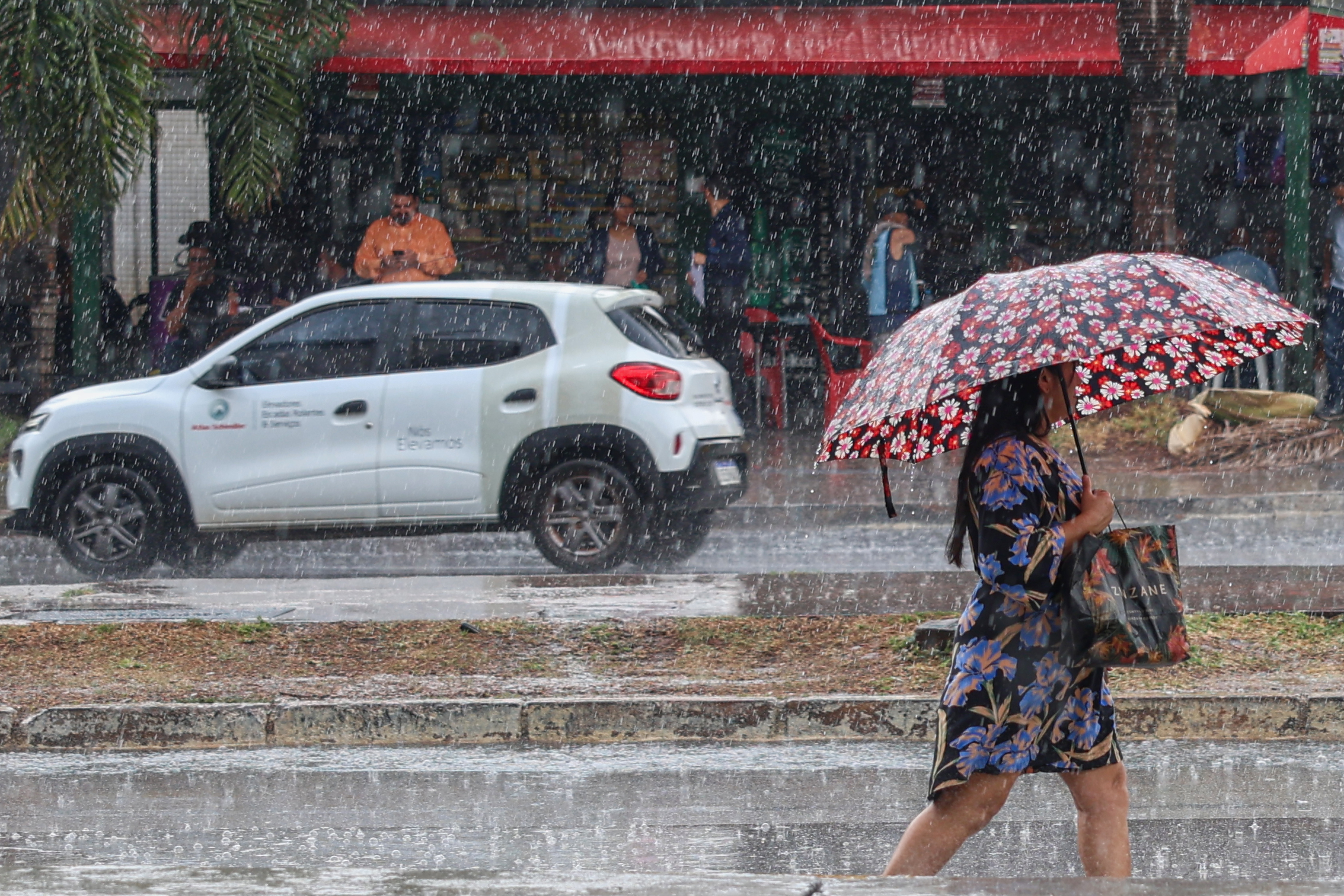Inmet emite alerta de chuvas fortes para Bahia e mais 18 estados neste domingo; veja previsão
