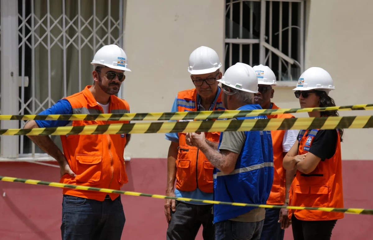 Codesal faz vistoria em prédios afetados por explosão no Stiep por Arisson Marinho/CORREIO