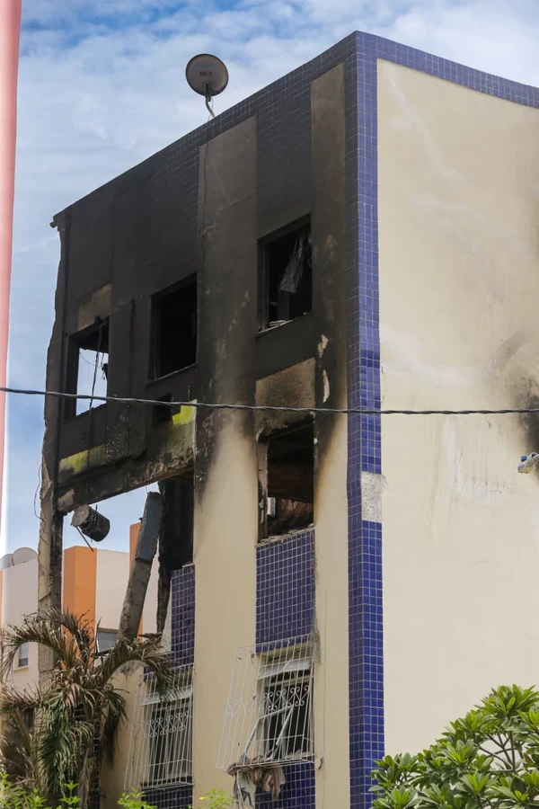 Codesal faz vistoria em prédios afetados por explosão no Stiep por Arisson Marinho/CORREIO