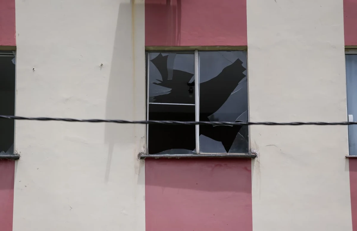 Codesal faz vistoria em prédios afetados por explosão no Stiep por Arisson Marinho/CORREIO