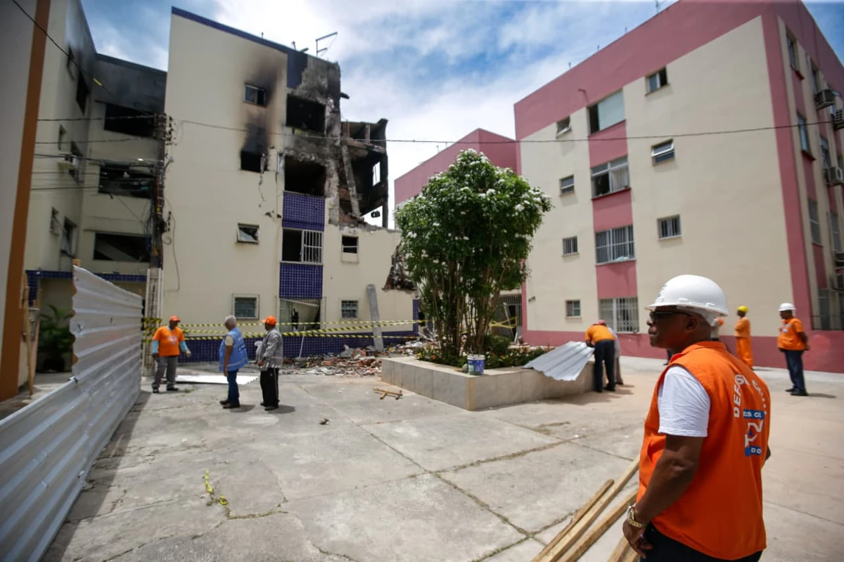 Codesal faz vistoria em prédios afetados por explosão no Stiep por Arisson Marinho/CORREIO