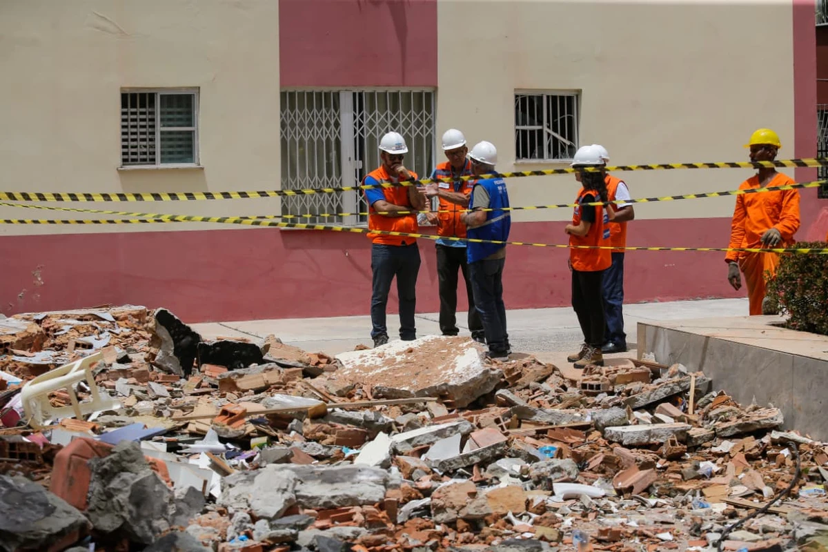 Codesal faz vistoria em prédios afetados por explosão no Stiep por Arisson Marinho/CORREIO