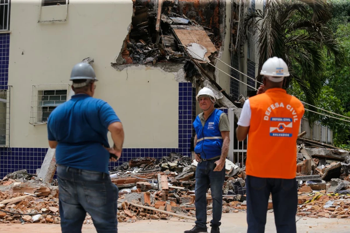 Codesal faz vistoria em prédios afetados por explosão no Stiep por Arisson Marinho/CORREIO