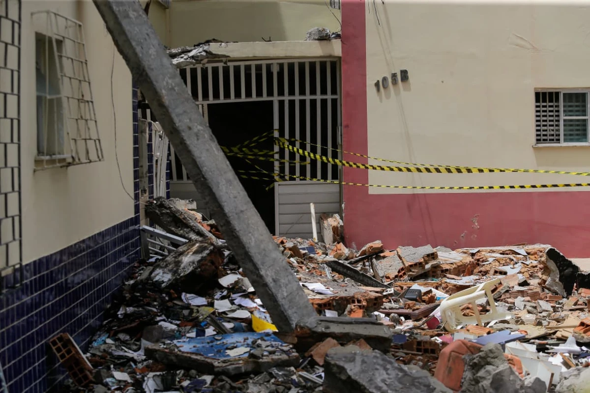 Codesal faz vistoria em prédios afetados por explosão no Stiep por Arisson Marinho/CORREIO