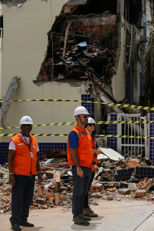 Codesal faz vistoria em prédios afetados por explosão no Stiep por Arisson Marinho/CORREIO