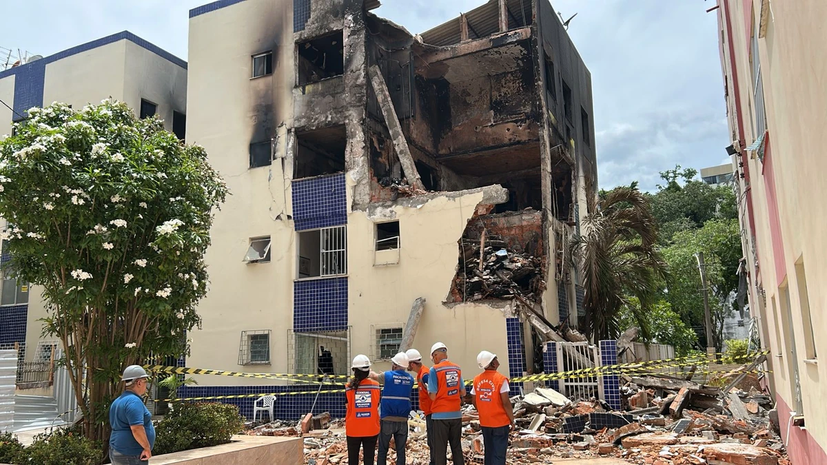 Codesal faz vistoria em prédios afetados por explosão no Stiep por Bruno Wendel/CORREIO