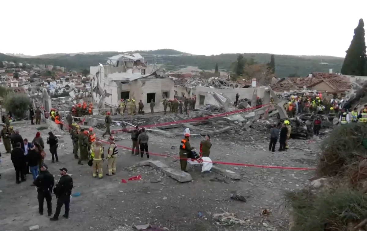 Míssel iraniano atinge área residencial em Israel por Reprodução