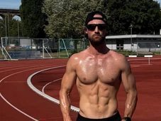 Imagem - Homem corre 5 km dentro do banheiro de avião para cumprir meta diária de exercício; VÍDEO