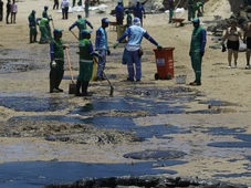 Imagem - Inquérito que apura manchas de óleo em praias da Bahia é prorrogado por mais um ano