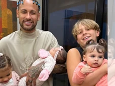 Imagem - Detalhe em joia de Neymar deixa fãs confusos e levanta dúvidas sobre nova filha do jogador: 'Meus amores'