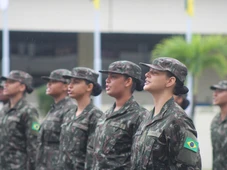 Imagem - Primeira turma de mulheres recrutas do Exército se apresenta em Salvador