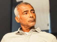 Imagem - Romário aparece com nova companhia dias após flagra de mãos dadas com jovem na Sapucaí