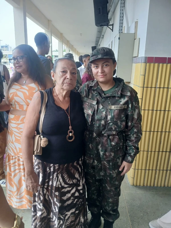 A neta de Corisco e Dadá, Indaiá, e a tataraneta, Maria Clara