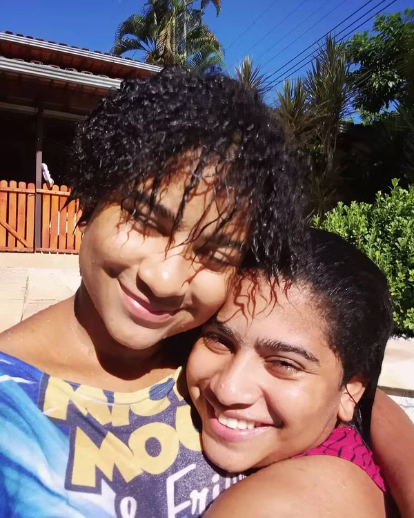 Mile Moreira é irmã gêmea de Milena, do BBB 26 por Reprodução/Instagram