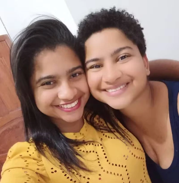 Mile Moreira é irmã gêmea de Milena, do BBB 26 por Reprodução/Instagram