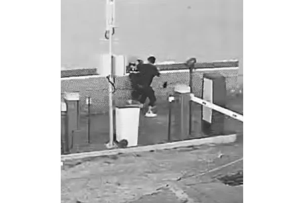 Motorista agrediu funcionário por demora de cancela em estacionamento por Reprodução