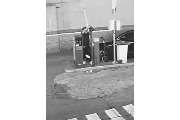 Motorista agrediu funcionário por demora de cancela em estacionamento por Reprodução