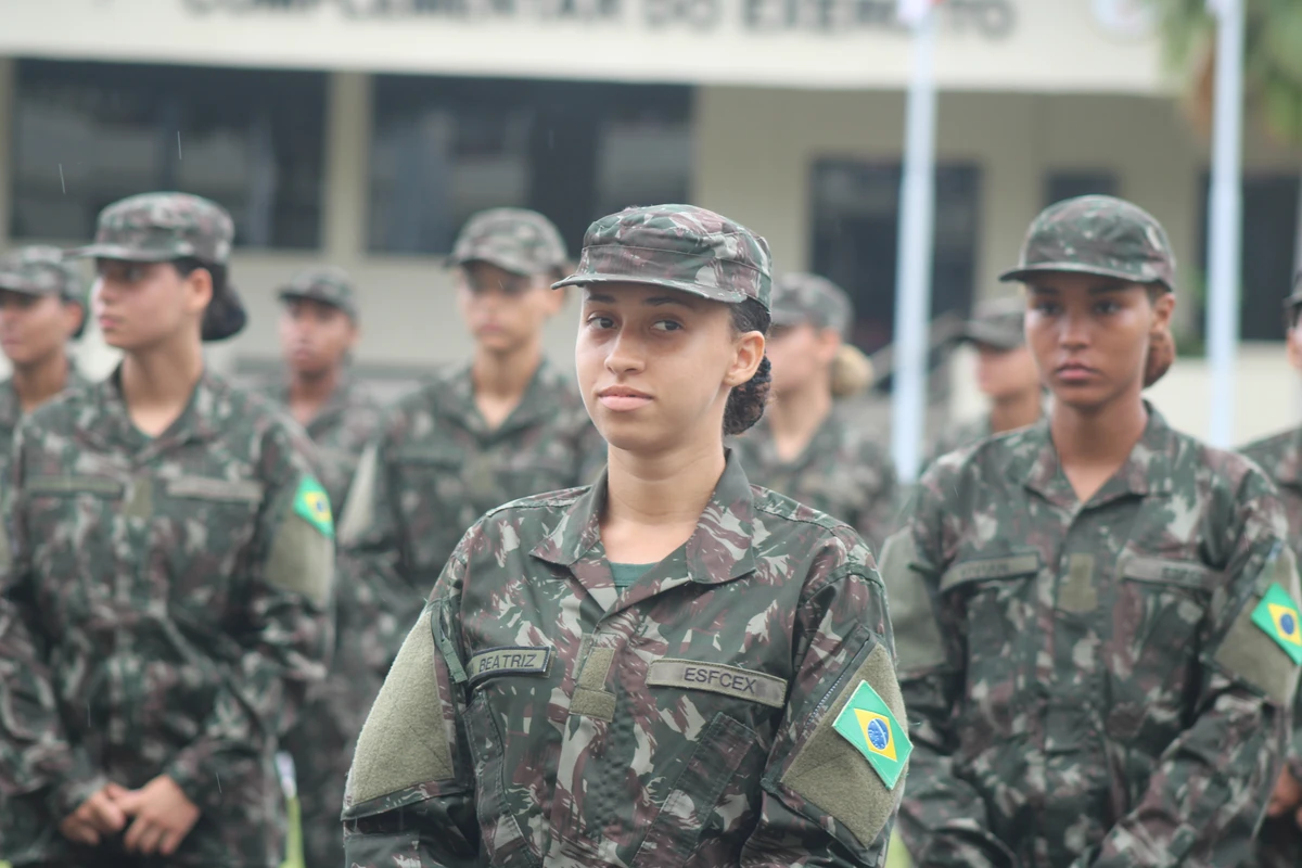 Primeira turma de mulheres recrutas do Exército Brasileiro por Divulgação