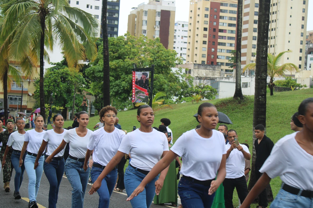 Primeira turma de mulheres recrutas do Exército Brasileiro por Divulgação
