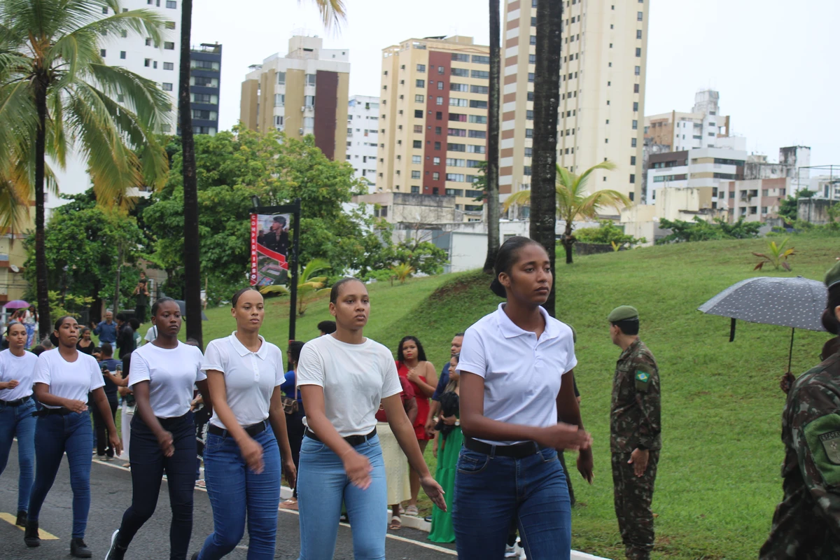 Primeira turma de mulheres recrutas do Exército Brasileiro por Divulgação