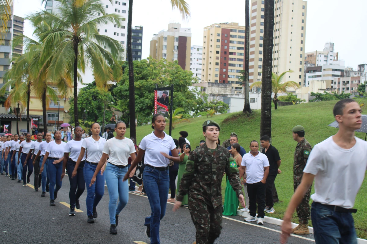 Primeira turma de mulheres recrutas do Exército Brasileiro por Divulgação