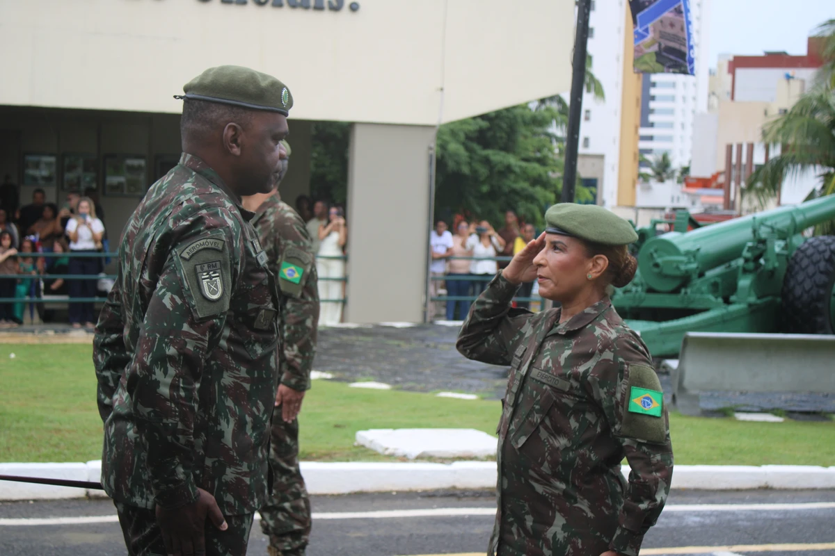 Primeira turma de mulheres recrutas do Exército Brasileiro por Divulgação