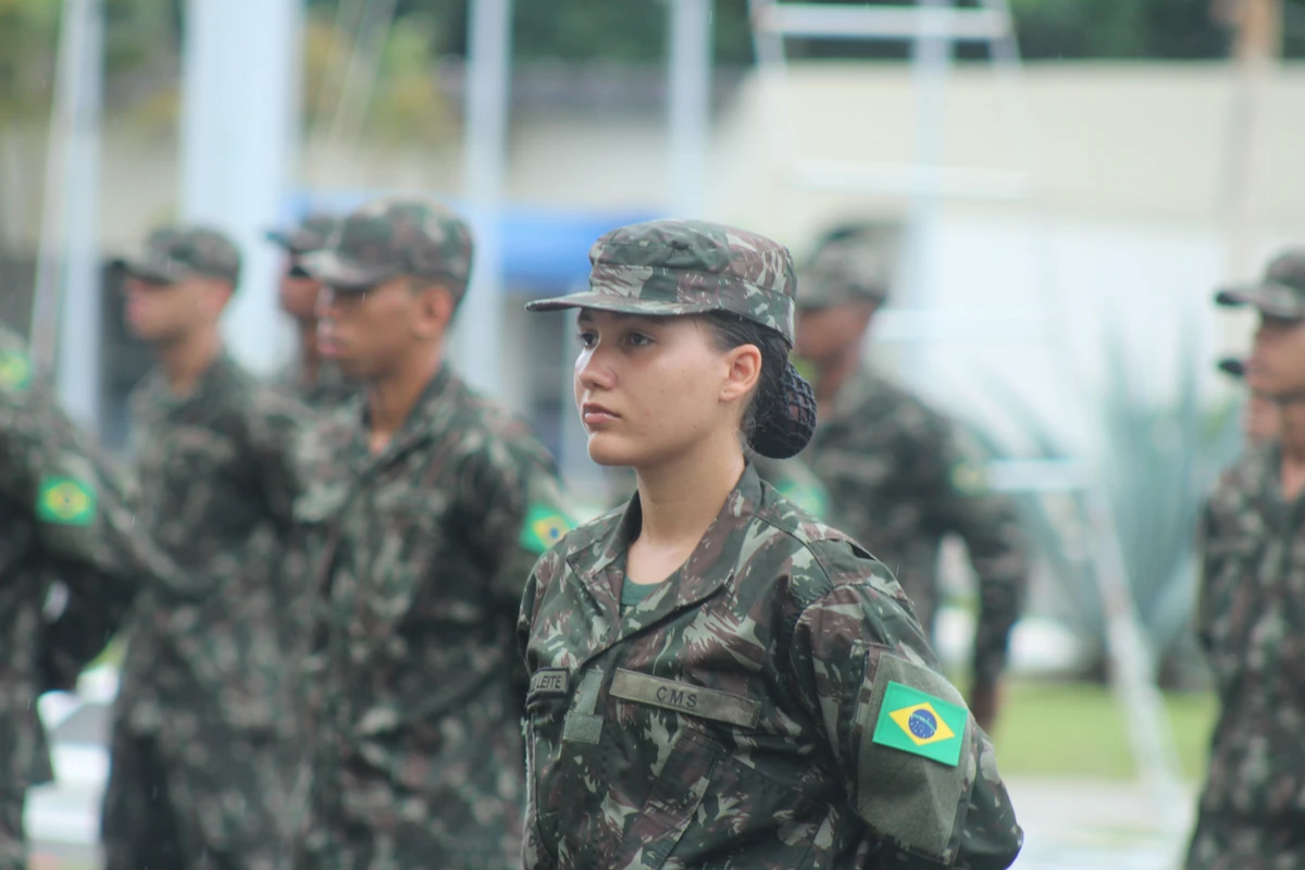 Primeira turma de mulheres recrutas do Exército Brasileiro por Divulgação