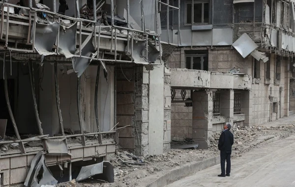 Teerã, capital do Irã, voltou a amanhecer com prédios em chamas e após novas ondas de ataques por Reprodução