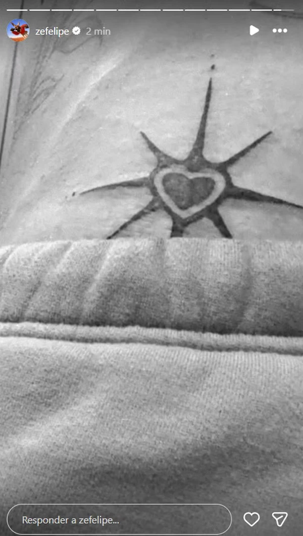 Zé Felipe faz nova tatuagem em região íntima por Reprodução/Instagram