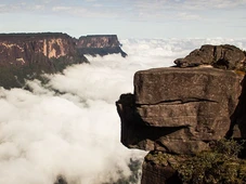 Imagem - A montanha brasileira de 2 bilhões de anos onde você pode pisar em três países ao mesmo tempo